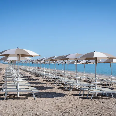 假日公园 Club Del Sole La Risacca Family Collection 4*